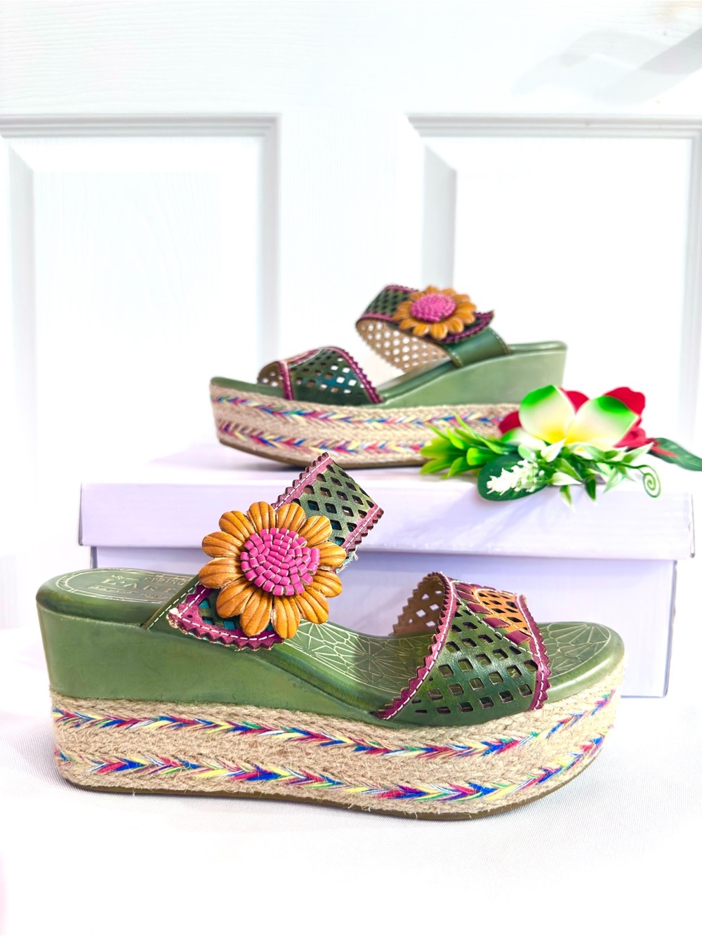 L’ARTISTE ~ Olive Green Platform Sandals w/Decorative Sunflower Velcro Straps
